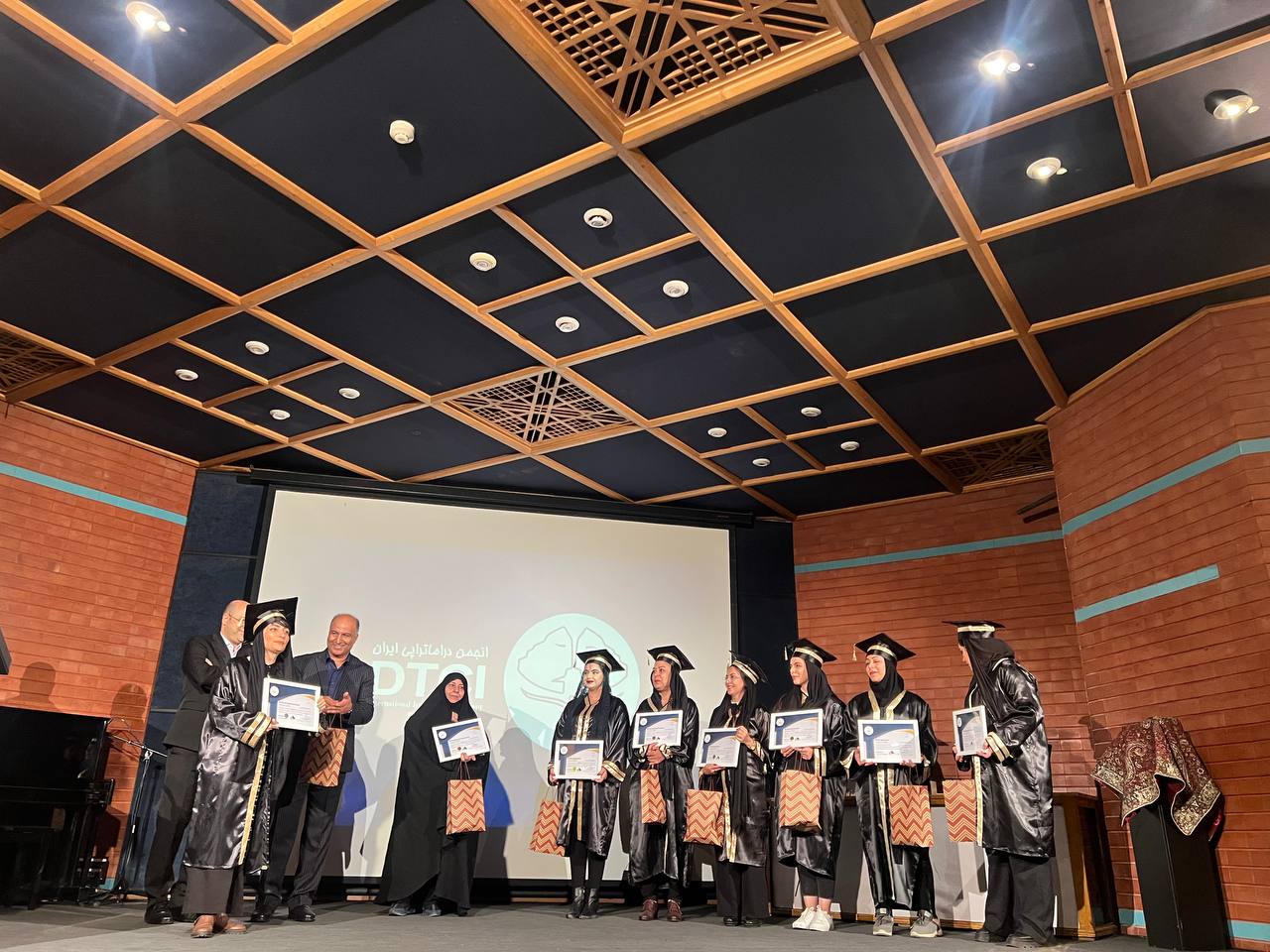 هفته جهانی دراماتراپی هفته جهانی دراماتراپی ۲۲_۲۸ اکتبر ۳۰ مهر تا شش آبان ۱۴۰۲