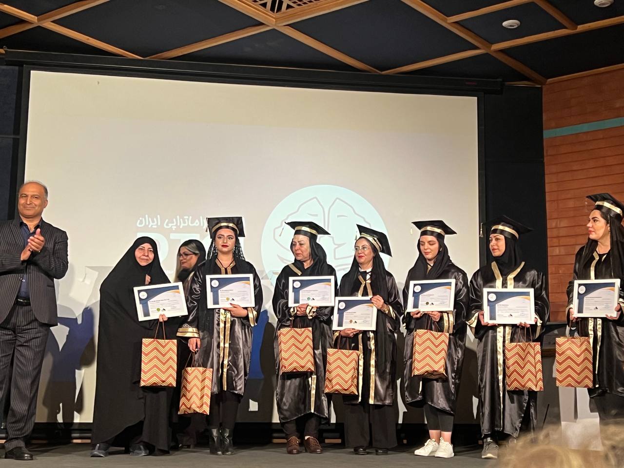 هفته جهانی دراماتراپی هفته جهانی دراماتراپی ۲۲_۲۸ اکتبر ۳۰ مهر تا شش آبان ۱۴۰۲