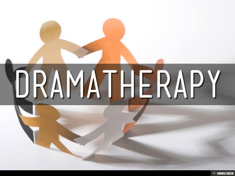  دراماتراپی درمانی گروهی است 